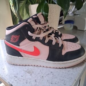 Jordan Women's Black and Pink Sneakers